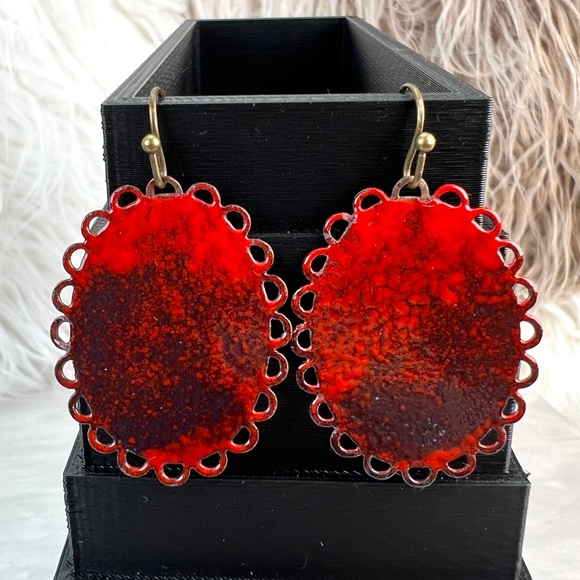 Vintage red and black bohemian chic costume pierced earrings - Picture 7 of 8